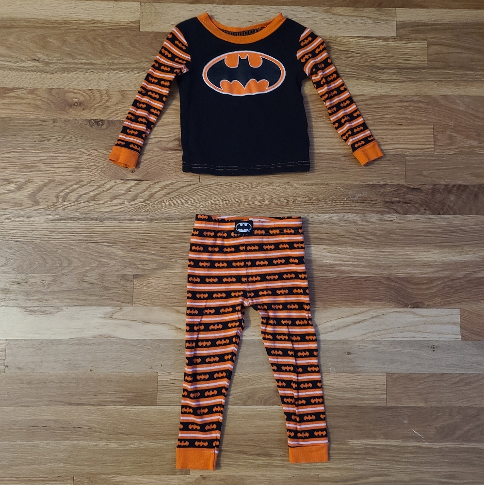 *Sold*🌸Glow in the dark Batman pajamas 🌸